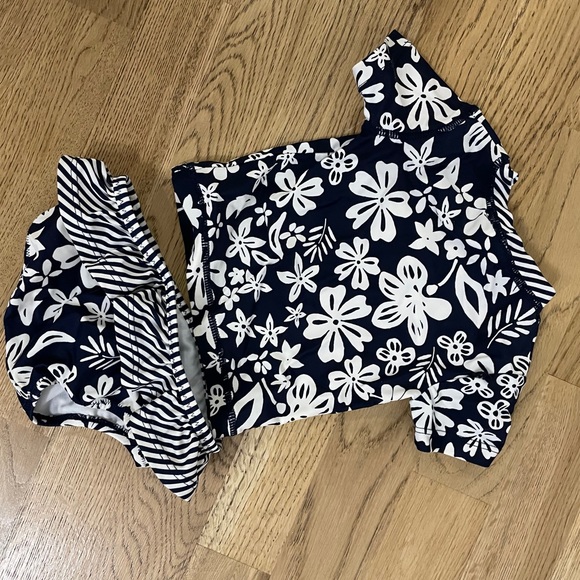 OshKosh BโGosh two piece bathing suit - Picture 2 of 4